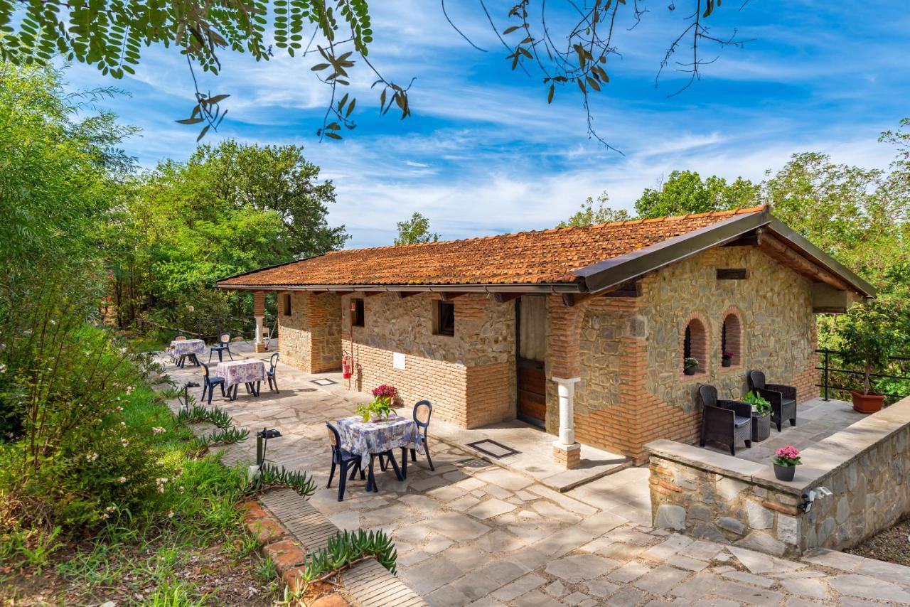 Ippotur Medieval Resort Castelnuovo Magra Exterior foto