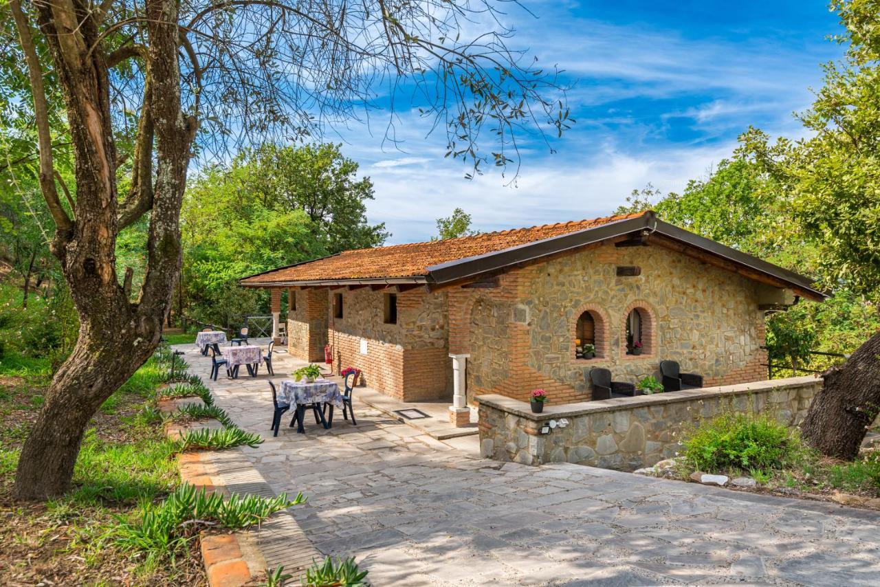 Ippotur Medieval Resort Castelnuovo Magra Exterior foto