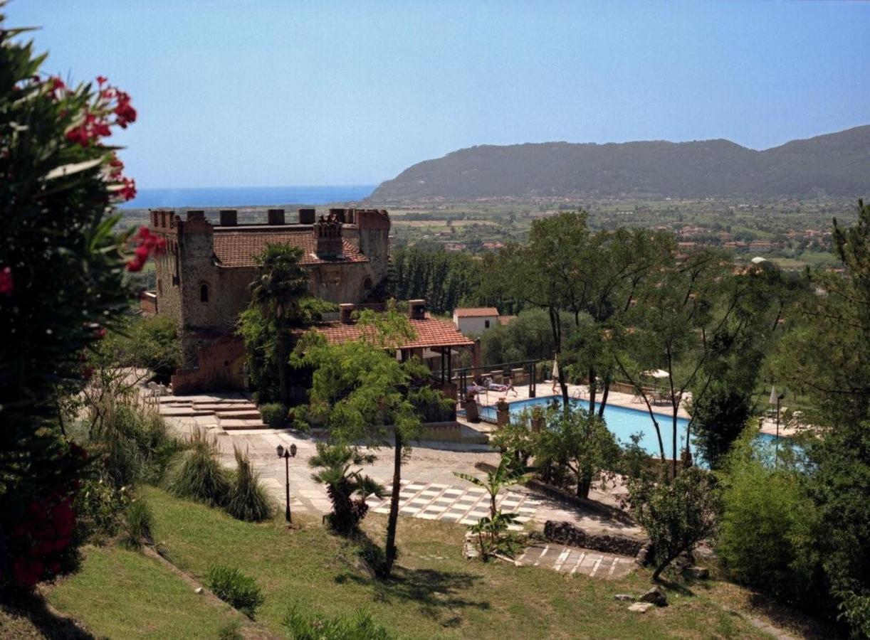 Ippotur Medieval Resort Castelnuovo Magra Exterior foto